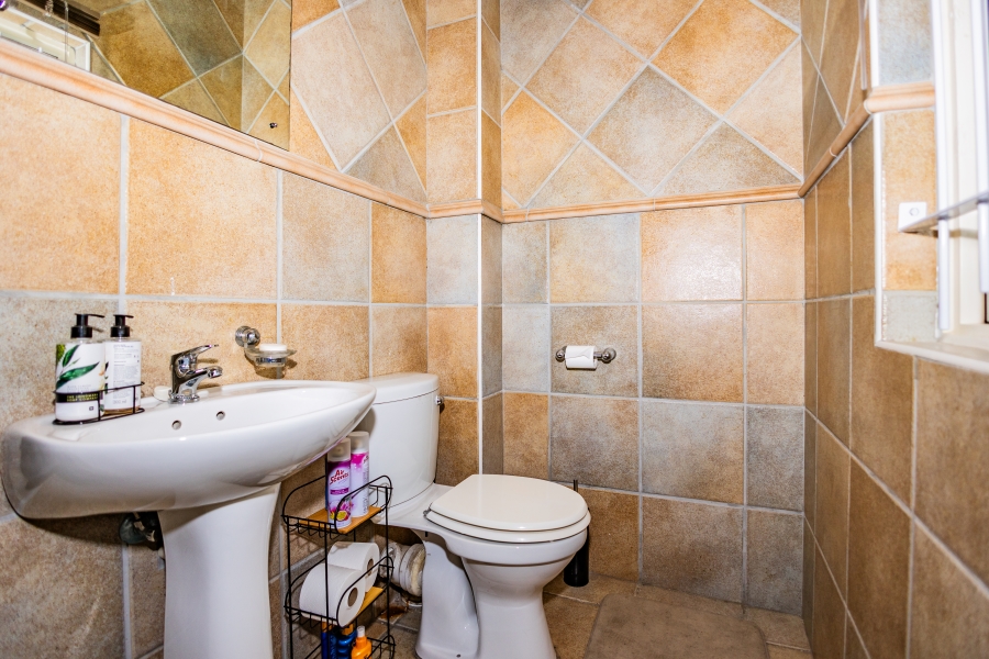 2 Bedroom Property for Sale in Rosendal Western Cape